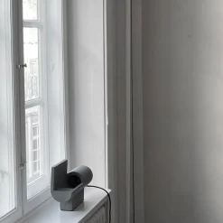 101 Copenhagen Brutalist Bordlampe Cement Grå
