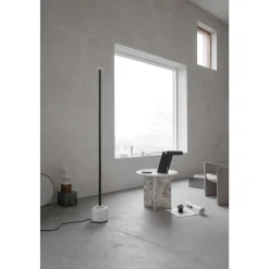 Astep Model 1095 Gulvlampe 200 cm Sort/Hvid