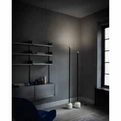 Astep Model 1095 Gulvlampe 170 cm Sort/Hvid