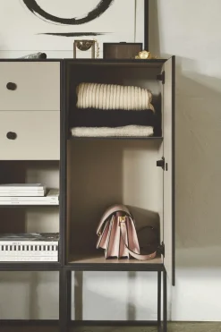 Audo Frame Skab 70 med Låge & 2 Hylder Røget Eg