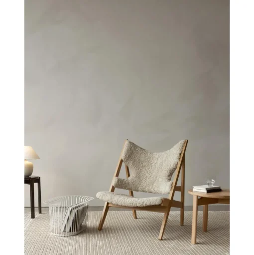 Audo Knitting Lánestol Fåreskind Polstret med Valnødsbase