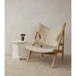 Audo Knitting Lánestol Fåreskind Polstret med Valnødsbase