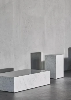 Audo Plinth Sofabord Lav Carrara Marmor