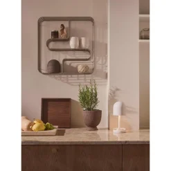 AYTM CURVA Hyldedisplay Firkant Taupe