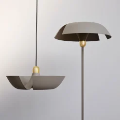 AYTM CYCNUS Gulvlampe Taupe/Guld