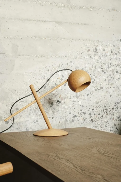 Brdr. Krüger Lune Bordlampe Røget Egetrá
