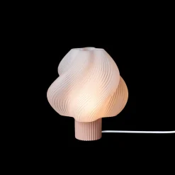 Crème Atelier Soft Serve Grande Bordlampe Wild Strawberry