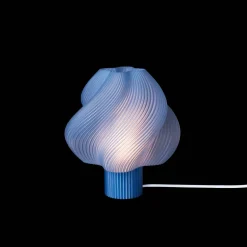 Crème Atelier Soft Serve Grande Bordlampe Blueberry Sorbet