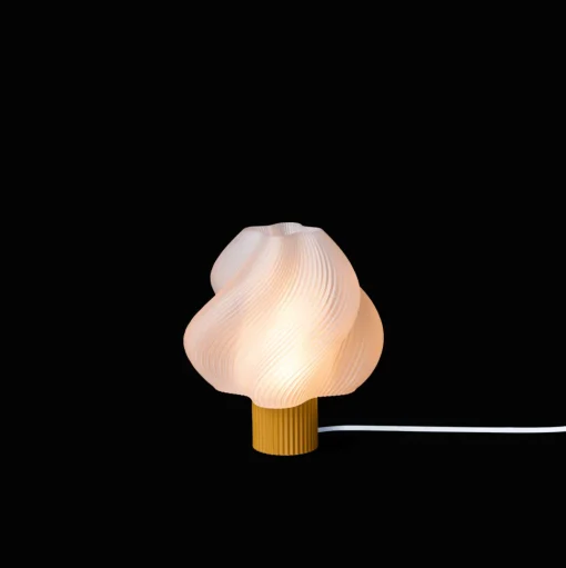 Crème Atelier Soft Serve Regular Bordlampe Cloudberry