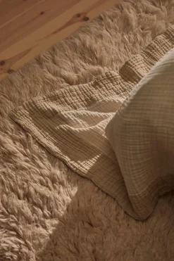 Decotique Ella Crincle Sengetáppe 260x260 Sand