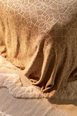 Decotique Juliette Sengetáppe 180x260 Guld
