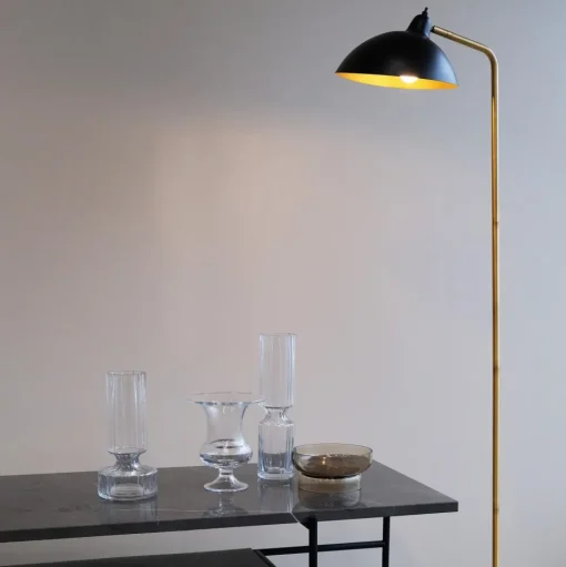 Dyberg Larsen Futura Gulvlampe Mat Sort/Guld/Messing