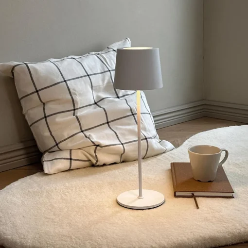 Dyberg Larsen KARL Bordlampe Hvid