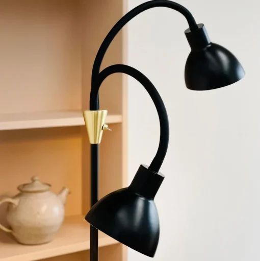 Dyberg Larsen Lilje Gulvlampe Sort/Messing