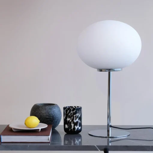 Dyberg Larsen Queen Bordlampe Opal/Krom