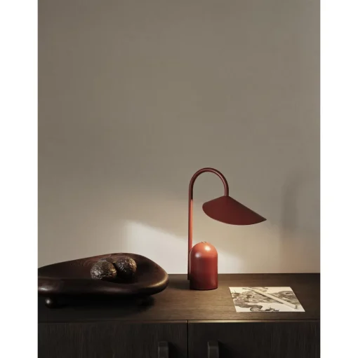Ferm Living Arum Transportabel Lampe Oxide Red