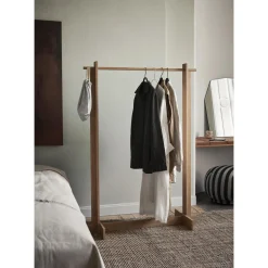 Ferm Living Bridge Tøjstativ 105x150 cm Oileret Egetrá