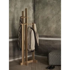 Ferm Living Bridge Tøjstativ 183x40 cm Oileret Egetrá