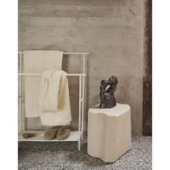 Ferm Living Dora Håndkládestativ Hvid