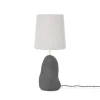 Ferm Living Hebe Bordlampe Melllem Sort med Hvid Skárm