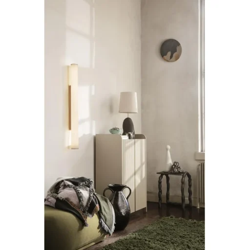 Ferm Living Hebe Bordlampe Melllem Sort med Hvid Skárm