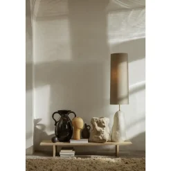 Ferm Living Hebe Gulvlampe Stor Hvid med Brun Skárm