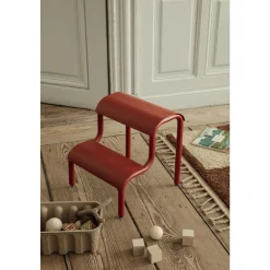 Ferm Living Up Step Skammel Poppy Red