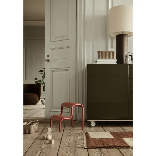 Ferm Living Up Step Skammel Poppy Red