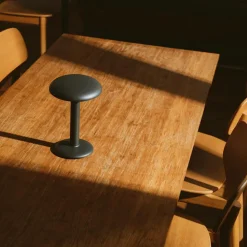 Flos Gustave Transportabel Bordlampe Rå Aluminium 2700K