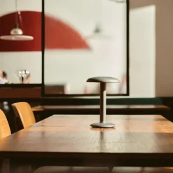 Flos Gustave Transportabel Bordlampe Brun 3000K