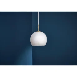Frandsen Ball PendelØ18 Opal Hvid