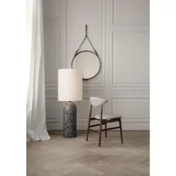 GUBI Adnet Vágspejl Cirkulár Sort LáderØ70 cm