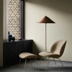 GUBI Beetle Ottoman Around Bouclé 004 Med Ben I Semi Mat Messing