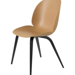 GUBI Beetle Spisebordsstol Trábase Sort Bejdset Bøg Semi-mat/Amber Brun