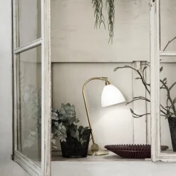 GUBI Bestlite BL2 Bordlampe Messing & Porcelán