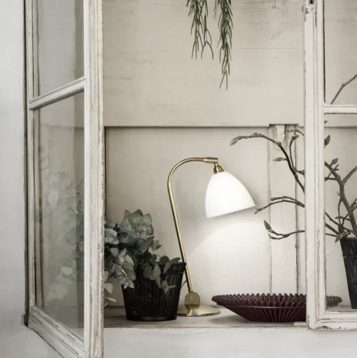 GUBI Bestlite BL2 Bordlampe Messing & Porcelán