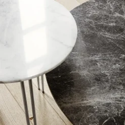 GUBI IOI Sofabord RundtØ50 cm med Krom Base og Hvid Carrara Marmor Top