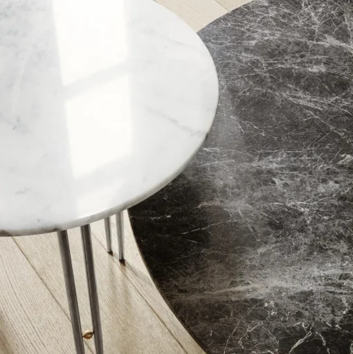 GUBI IOI Sofabord RundtØ50 cm med Krom Base og Hvid Carrara Marmor Top