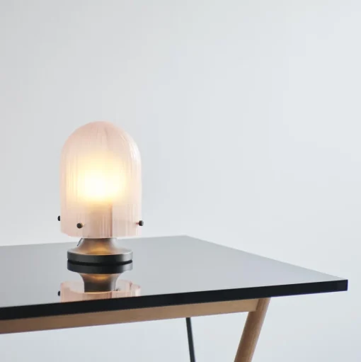 GUBI Seine Bordlampe Bruneret Messing/Koral