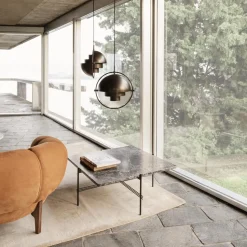 GUBI TS Sofabord Firkantet 80 x 80 cm med Sort Base og Grå Emperador Marmor Top