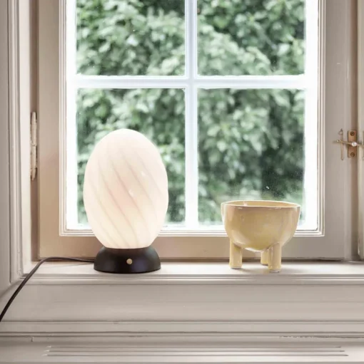 Halo Design Twist Oval Bordlampe Opal/Sort