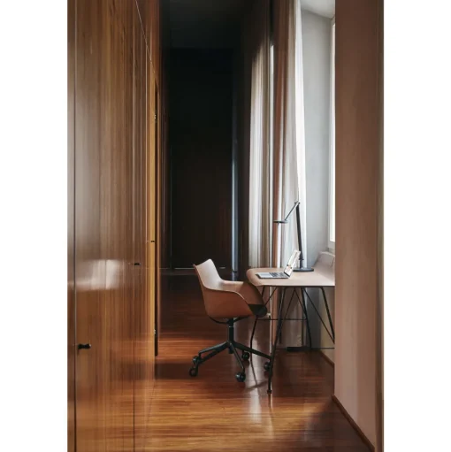 Kartell Q/Wood Kontorstol Sort/Mørk Trá med Sort Polstring