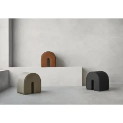Kristina Dam Studio Curved Pouf Lys Brun