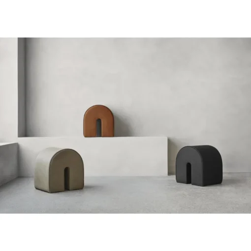 Kristina Dam Studio Curved Pouf Lys Brun