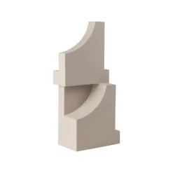 Kristina Dam Studio Serif Skulptur Sand Engobe