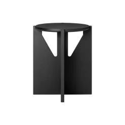 Kristina Dam Studio Simple Stool Sort Lakeret Egetrá