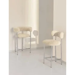 Møbel Copenhagen Font Barstol med Armlán 65 cm Sheepskin Grå/Poleret Stål Stel