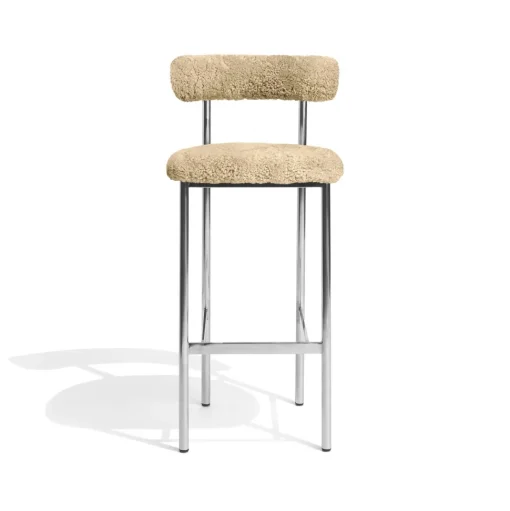 Møbel Copenhagen Font Barstol med Armlán 75 cm Sheepskin Grå/Poleret Stål Stel