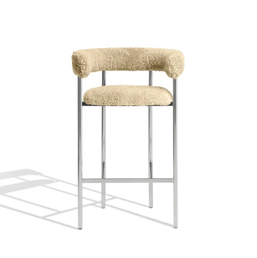Møbel Copenhagen Font Barstol med Armlán 75 cm Sheepskin Honey/Poleret Stål Stel