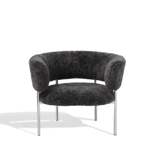 Møbel Copenhagen Font Lánestol med Armlán Sheepskin Grå/Poleret Stål Stel